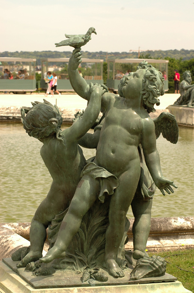 Enfants à l'oiseau. Jean Dugoulon.