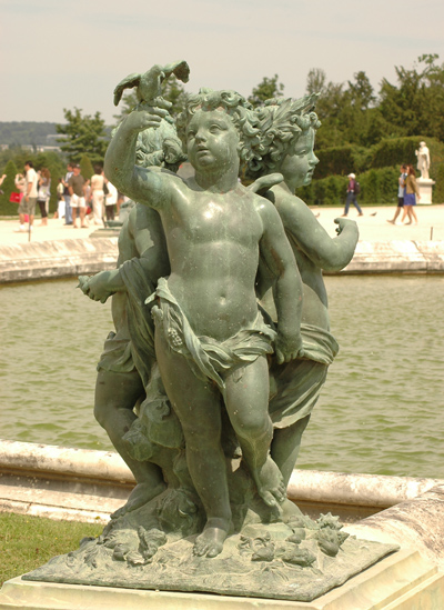 Enfants à l'oiseau. Simon Mazière.