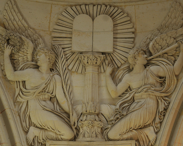 Deux anges devant les tables de la Loi. Antoine Gérard.
