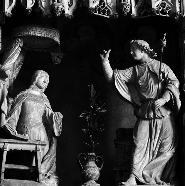 L'Annonciatio. L'ange Gabriel lui fait connaître sa maternité