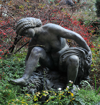 Baigneuse accroupie. Antoine Bourdelle.